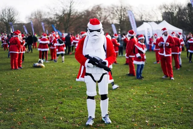 Competitors prepare to take part in the London Santa Run in Victoria Park, London, Britain, December 8, 2019. (Photo by Henry Nicholls/Reuters)