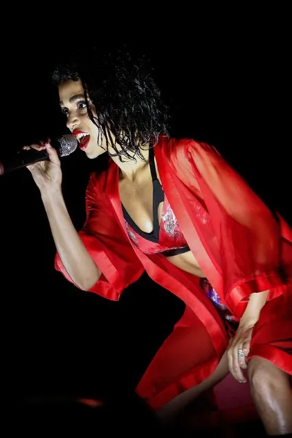 FKA Twigs performs at 2015 Lollapalooza  at Grant Park on August 2, 2015 in Chicago, Illinois. (Photo by Michael Hickey/Getty Images)