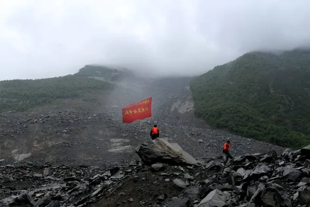 Rescuers work at the site of a massive landslide where over 120 villagers are estimated to be buried, in Maoxian county, southwest China's Sichuan province, 24 June 2017. Six bodies have been found so far. The landslide was triggered after a mountain side collapsed on 23 June, due to heavy rains. (Photo by EPA/Stringer)