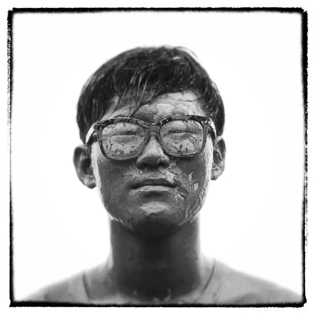 A festival goer poses during the annual Boryeong Mud Festival at Daecheon Beach on July 18, 2014 in Boryeong, South Korea. The mud, which is believed to have beneficial effects on the skin due to its mineral content, is sourced from mud flats near Boryeong and transported to the beach by truck. (Photo by Chung Sung-Jun/Getty Images)