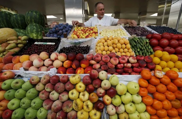 A vendor sells vegetables and fruits at the city market in St.Petersburg, Russia in this August 7, 2014 file photo. Fitch Ratings is expected to announce its sovereign credit rating review of Russia this week. (Photo by Alexander Demianchuk/Reuters)