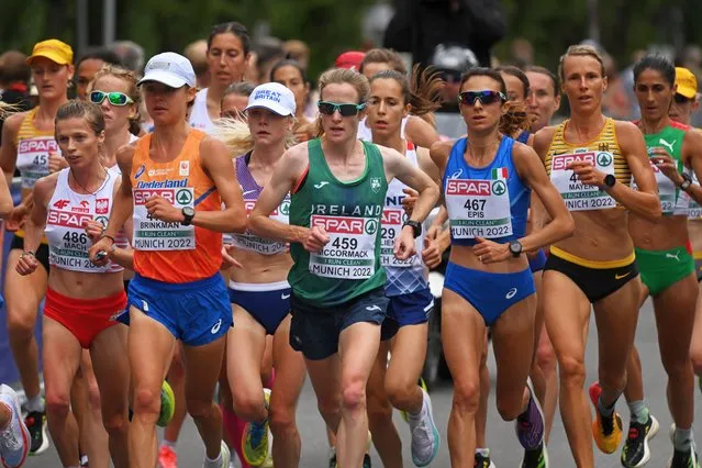 Fionnuala McCormack of Ireland competes with the leading field during the Women's Marathon Final on day 5 of the European Championships Munich 2022 Koenigsplatz on August 15, 2022 in Munich, Germany. (Photo by Sebastian Widmann/Getty Images)