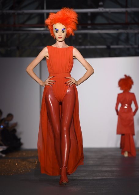 Models walk the runway at the Gareth Pugh show during London Fashion Week Spring/Summer 2016/17 on September 19, 2015 in London, England. (Photo by Stuart C. Wilson/Getty Images)