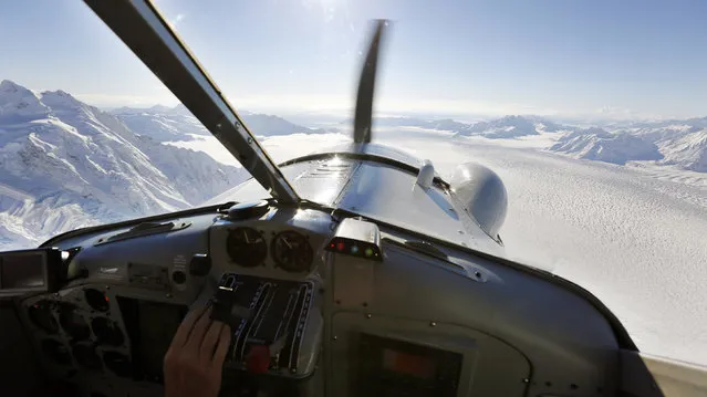 Snow-covered mountains and glaciers are seen during a flight over the Kluane National Park and Reserve in southwestern Yukon Territory, October 7, 2014. (Photo by Bob Strong/Reuters)