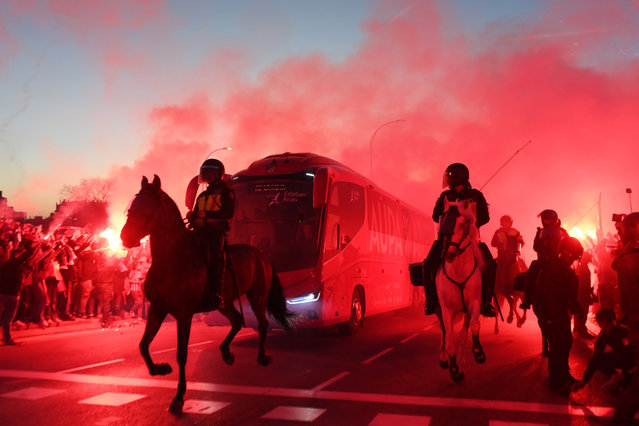 Police on horses escort the Atletico Madrid team coach towards the stadium as fans light flares prior to the UEFA Champions League 2023/24 round of 16 second leg match between Atlético Madrid and FC Internazionale at Civitas Metropolitano Stadium on March 13, 2024 in Madrid, Spain. (Photo by Denis Doyle/Getty Images)