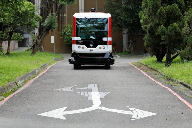 The French-made EZ10 autonomous bus runs at a university campus in Taipei, July 2017. (Photo by Tyrone Siu/Reuters)