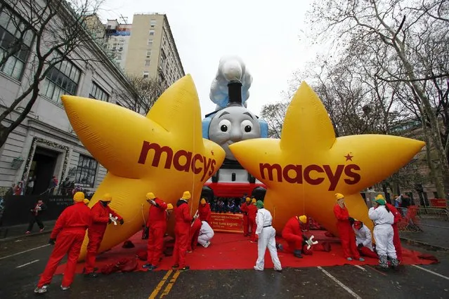 Macy's Thanksgiving Day Parade performers prepare a float in New York, November 27, 2014. (Photo by Eduardo Munoz/Reuters)