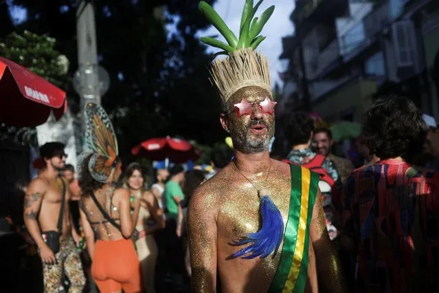 Revellers take part in Ceu Na Terra block party, during a pre-carnival parade, in Rio de Janeiro, Brazil on February 11, 2023.. (Photo by Ricardo Moraes/Reuters)