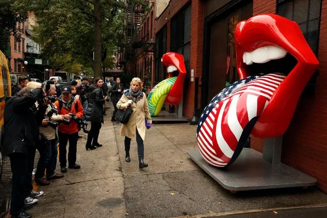 Photographers take pictures of Rolling Stone logo themed sculptures displayed to advertise the upcoming debut of “Exhibitionism”, which is an exhibit of art and mementos from the band's history, in the Manhattan borough of New York City, U.S.,October 27, 2016. (Photo by Lucas Jackson/Reuters)