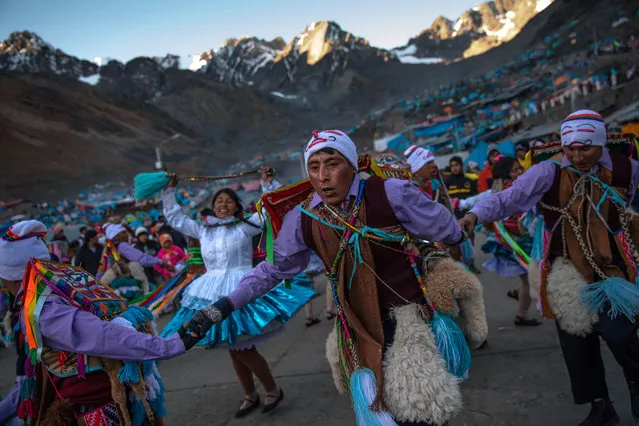 Costumed dancers parade on the first day of the annual Qoyllur Rit'i festival on May 27, 2018 in Ocongate, Peru. (Photo by Dan Kitwood/Getty Images)