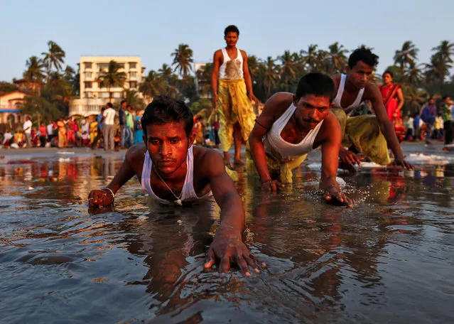 Hindu devotees prostrate themselves in the sands near the Arabian Sea as they worship the Sun god during Chhath Puja in Mumbai, India November 6, 2016. (Photo by Danish Siddiqui/Reuters)