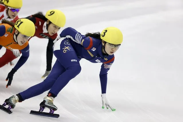 Shim Suk-Hee (R) of South Korea competes in the women's 1500m final during the ISU World Cup Short Track Speed Skating competition in Shanghai, China, December 13, 2015. (Photo by Aly Song/Reuters)