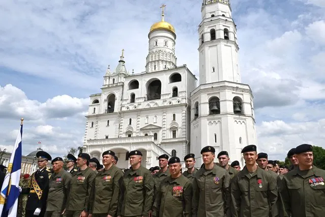 Servicemen gather on the Sobornaya (Cathedral) Square before President Vladimir Putin's address to troops from the defence ministry, National Guard, FSB security service and interior ministry on the grounds of the Kremlin in central Moscow on June 27, 2023. (Photo by Sergei Guneyev/Sputnik via AFP Photo)