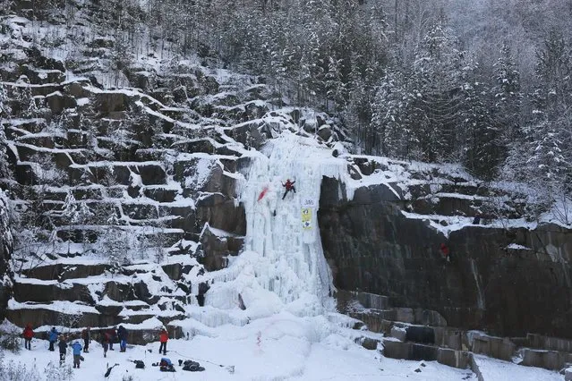 People take part in a regional ice climbing and winter rock climbing championship at the “Stolby” (Rock Pillars) national natural reserve, with the air temperature at about minus 20 degrees Celsius (minus 4 degrees Fahrenheit), outside Krasnoyarsk, Siberia, Russia, January 24, 2016. (Photo by Ilya Naymushin/Reuters)