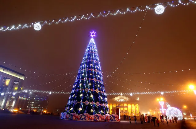 A New Year tree stands at Oktyabrskaya Square for the upcoming New Year and Christmas season in Minsk, Belarus December 21, 2016. (Photo by Vasily Fedosenko/Reuters)
