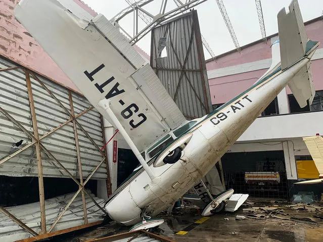 This handout picture taken and released on March 18, 2019 by the United Nations World Food Programme (WFP) shows damages at the airport in Beira, Mozambique, in the aftermath of the passage of the cyclone Idai. A cyclone that ripped across Mozambique and Zimbabwe has killed at least 162 people with scores more missing and caused “massive and horrifying” destruction in the Mozambican city of Beira, authorities and the Red Cross said on March 18, 2019. (Photo by Déborah Nguyen/WFP/AFP Photo)