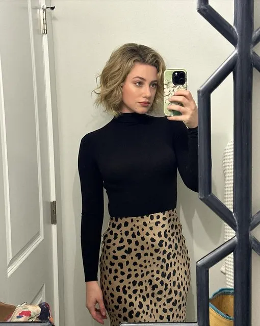 American actress Lili Reinhart in the last decade of January 2024 smolders for a mirror selfie. (Photo by lilireinhart/Instagram)