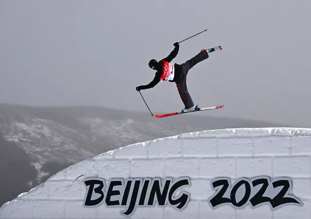 Canada's Evan McEachran competes in the freestyle skiing men's freeski slopestyle qualification run during the Beijing 2022 Winter Olympic Games at the Genting Snow Park H & S Stadium in Zhangjiakou on February 15, 2022. (Photo by Dylan Martinez/Reuters)