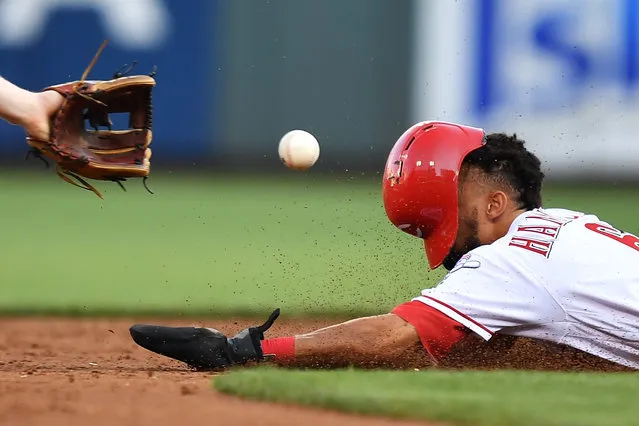 Billy Hamilton #6 of the Cincinnati Reds steals second base in the second inning against the Washington Nationals at Great American Ball Park on July 15, 2017 in Cincinnati, Ohio. (Photo by Jamie Sabau/Getty Images)