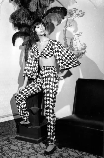 Harlequin print silk pants and matching bare bodice halter top with huge puffy sleeves and a deep neckline is designed by John Weitze.  The outfit is presented at the American Designers spring preview in New York City on December 28, 1964. (Photo by AP Photo)