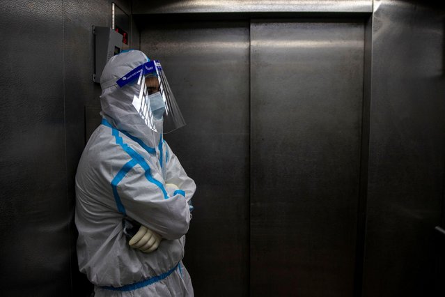 A medical worker takes an elevator to the Intensive Care Unit (ICU) for patients suffering from the coronavirus disease (COVID-19), of the Max Smart Super Speciality Hospital in New Delhi, India, September 5, 2020. (Photo by Danish Siddiqui/Reuters)