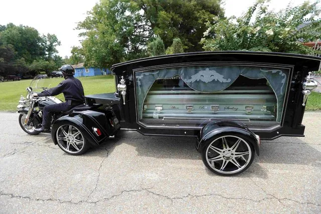 A trike hearse carrying the casket of Alton Sterling arrives for burial at the Mount Pilgrim Benevolent Society Cemetery in Baton Rouge, Louisiana, U.S., July 15, 2016. (Photo by Gerald Herbert/Reuters)