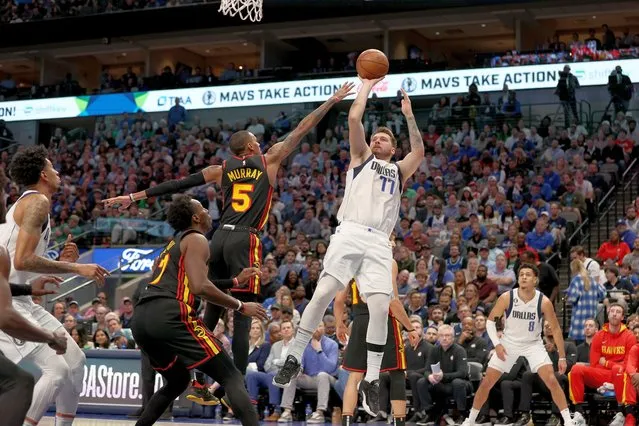 Luka Doncic #77 of the Dallas Mavericks shoots the ball against Dejounte Murray #5 of the Atlanta Hawks in the fourth quarter at American Airlines Center on January 18, 2023 in Dallas, Texas. (Photo by Tom Pennington/Getty Images)