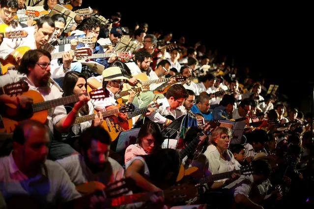 People play guitars as part of  “Mil guitarras para Victor Jara” (One thousand guitars to Victor Jara) music concert in Santiago, September 24, 2016. Jara was a Chilean singer, theater director and teacher who was tortured and died shortly after the coup d'etat led by former dictator Augusto Pinochet. (Photo by Ivan Alvarado/Reuters)