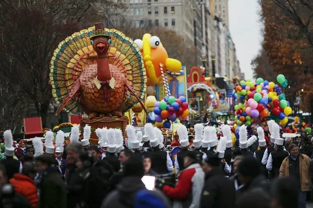 Performers prepare for the Macy's Thanksgiving Day Parade in New York, November 27, 2014. (Photo by Eduardo Munoz/Reuters)