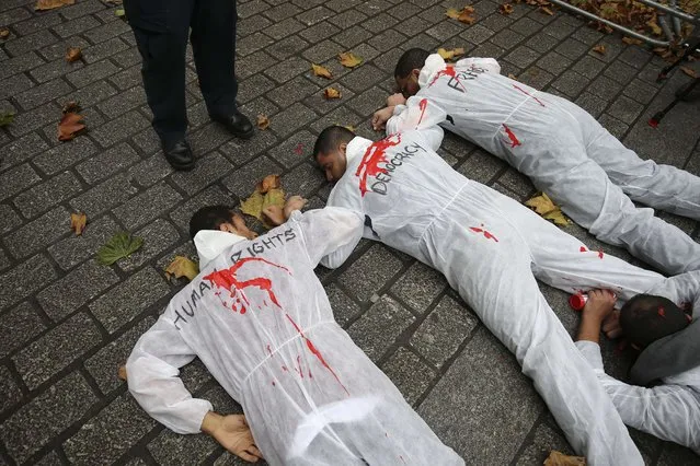 Protesters lie on the pavement outside the gates of Downing Street demonstrating against the expected visit of Egyptian President Abdel Fattah al-Sisi in central London on November 5, 2015. Egyptian President Abdel Fattah al-Sisi is set to hold talks with British Prime Minister David Cameron on November 5 on security and the Sinai plane crash, as concerns mount it could have been caused by a bomb. (Photo by Justin Tallis/AFP Photo)