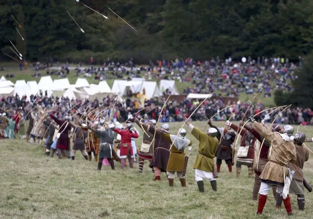 Re-enactors participate in a re-enactment of the Battle of Hastings, commemorating the 950th anniversary of the battle, in Battle, Britain October 15, 2016. (Photo by Neil Hall/Reuters)