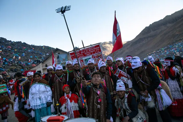A delegation take “selfies” during the annual Qoyllur Rit'i festival on May 28, 2018 in Ocongate, Peru. (Photo by Dan Kitwood/Getty Images)
