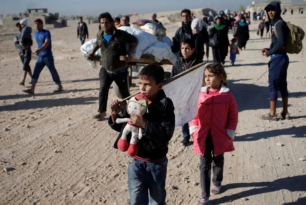 Iraqis Flee Mosul Fighting