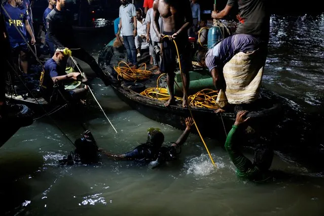 Divers continue the rescue operation after a boat sank with people onboard in Buriganga river near Dhaka, Bangladesh on July 16, 2023. (Photo by Mohammad Ponir Hossain/Reuters)