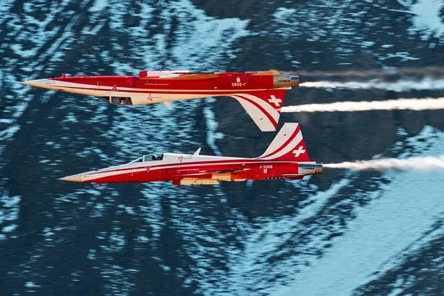 F-5 Tiger jets of the Patrouille Suisse perform during a flight show of the Swiss Air Force in Axalp near Meiringen, Switzerland, 10 October 2018. (Photo by Marcel Bieri/EPA/EFE)