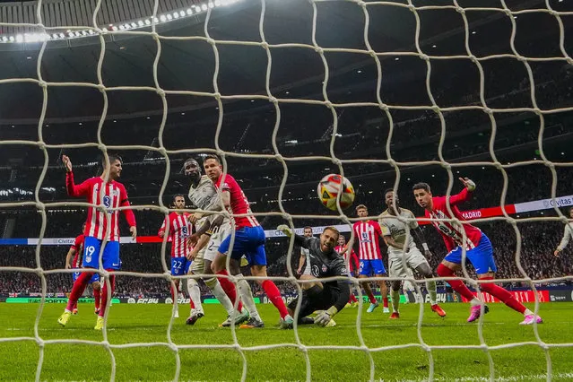 Atletico Madrid's goalkeeper Jan Oblak, center, fails to save a goal during the Copa del Rey round of 16 soccer match between Real Madrid and Atletico Madrid in Madrid, Spain, Thursday, January 18, 2024. (Photo by Manu Fernandez/AP Photo)