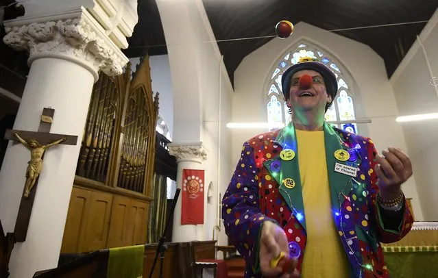 A clown juggles balls at an annual service of remembrance in honour of British clown Joseph Grimaldi at All Saints Church in Haggerston in London, Britain, February 5, 2017. (Photo by Toby Melville/Reuters)