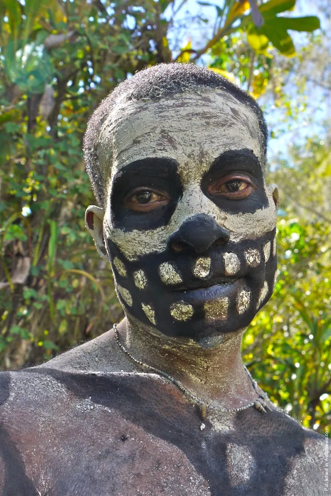 Chimbu Tribe and the Skeleton Body Painting