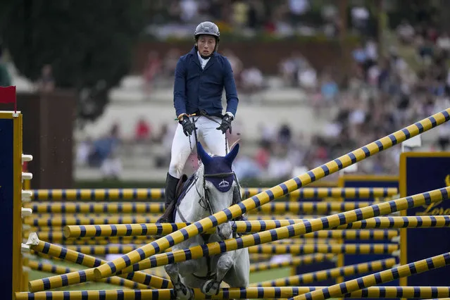 Switzerland's Martin Fuchs on Leone Jesi crashes as he competes in the Six Bars horse jumping competition at Rome's horse show, Saturday, May 28, 2022. (Photo by Andrew Medichini/AP Photo)