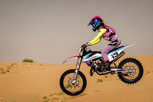 Hayley O'Connor, 14, rides her dirt bike during the summer heat in the desert of Dubai, United Arab Emirates on August 8, 2022. (Photo by Amr Alfiky/Reuters)