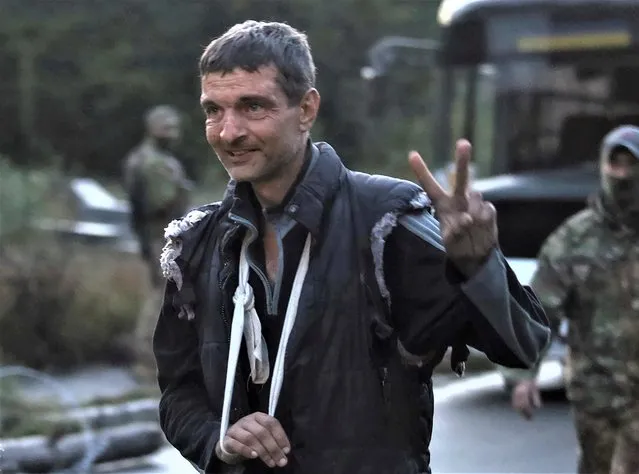 In this photo provided by the Ukrainian Security service Press Office, a Ukrainian soldier, who was released in a prisoner exchange between Russia and Ukraine, shows a V-sign close to Chernihiv, Ukraine, late Wednesday, September 21, 2022. Ukraine announced a high-profile prisoner swap early Thursday that culminated months of efforts to free many of the Ukrainian fighters who defended a steel plant in Mariupol during a long Russian siege. (Photo by Ukrainian Security service Press Office via AP Photo)