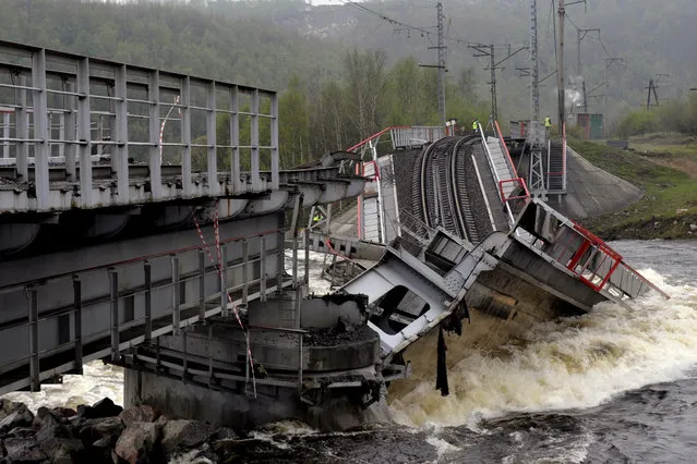 A view shows a railway bridge across the Kola River that collapsed after its foundations were washed away by rapidly melting snow and strong flows of water, near Murmansk, on June 3, 2020. (Photo by Lev Fedoseyev/TASS)