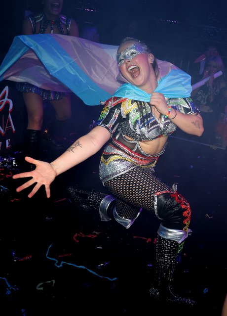 American singer and dancer Jojo Siwa breaks news of going on tour while performing show at Beaches Tropicana on March 22, 2025. (Photo by APEX/The Mega Agency)