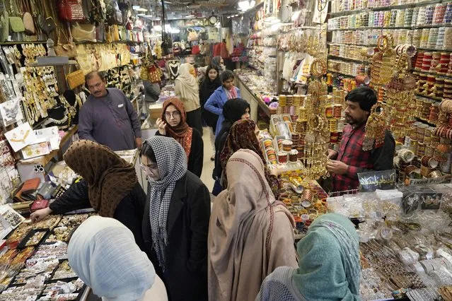 People visit a market for shopping in Lahore, Pakistan, Wednesday, January 4, 2023. Authorities on Wednesday ordered shopping malls and markets to close by 8:30 p.m. as part of a new energy conservation plan aimed at easing Pakistan's economic crisis, officials said. The move comes amid talks with the International Monetary Fund. (Photo by K.M. Chaudary/AP Photo)