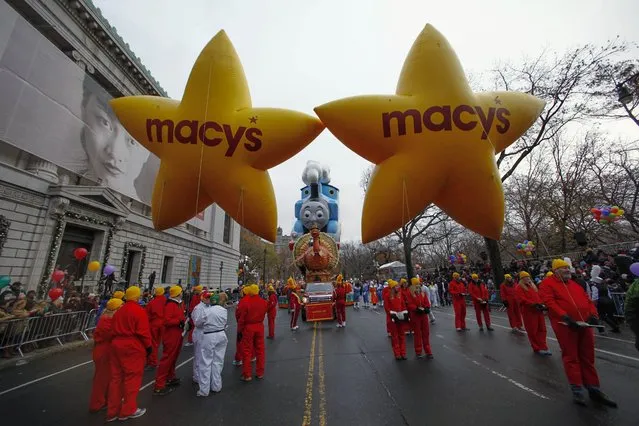Performers prepare for the Macy's Thanksgiving Day Parade in New York, November 27, 2014. (Photo by Eduardo Munoz/Reuters)