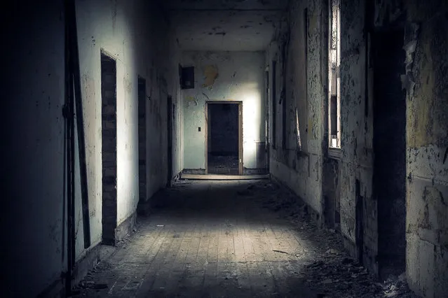 One of the hallways in Rauceby, an abandoned mental asylum in Lincolnshire, UK. (Photo by Simon Robson/Caters News)