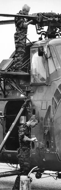 “Daybreak found them on the flight line”, LIFE reported. “Farley's last-minute checks were painstaking. At last everything was shipshape”. (Photo by Larry Burrows/Time & Life Pictures)