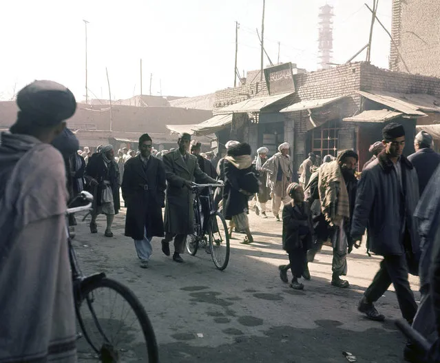 Street scene in Kabul, in November of 1966. (Photo by AP Photo via The Atlantic)