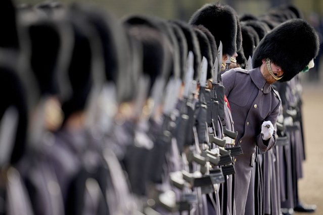 Soldiers line up for the arrival of the Emir of the State of Qatar, Sheikh Tamim bin Hamad Al Thani and Sheikha Jawaher bint Hamad bin Suhaim Al Thani in London, Tuesday, December 3, 2024. (Photo by Kin Cheung/AP Photo)