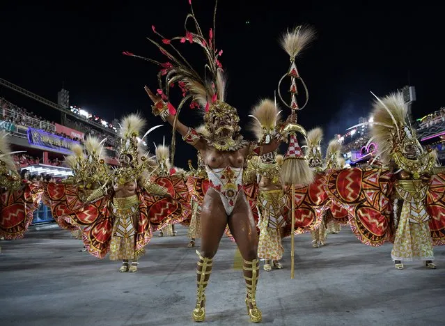 Members of Viradouro samba school perform during the first night of Rio's Carnival parade at the Sambadrome Marques de Sapucai in Rio de Janeiro, Brazil on April 22, 2022. (Photo by Carl de Souza/AFP Photo)